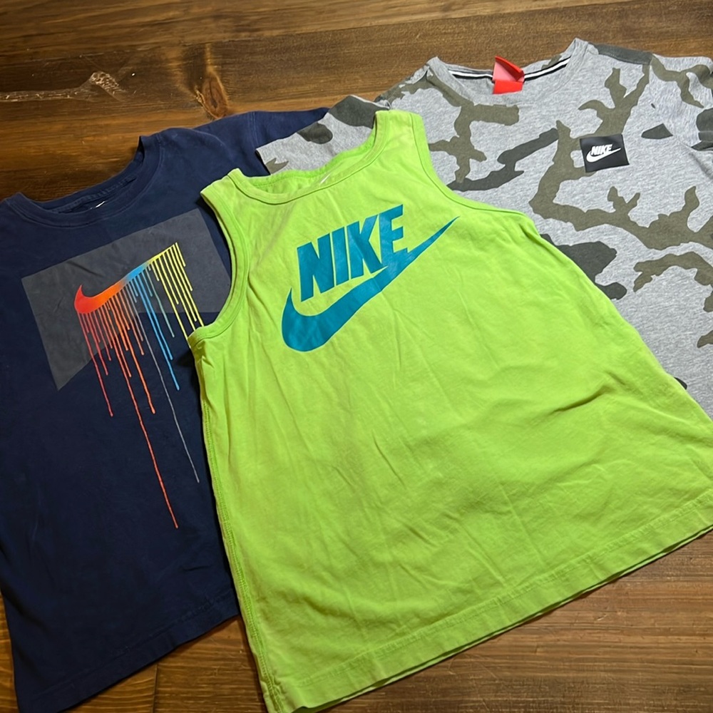 NIKE SET OF TWO TEES & TANK SIZE BOYS MEDIUM